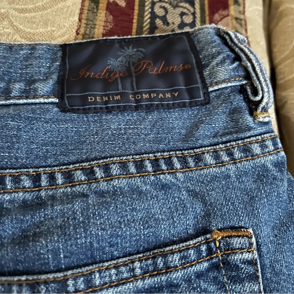 Men’s indigo palms by Tommy Bahama jeans. - Picture 2 of 7